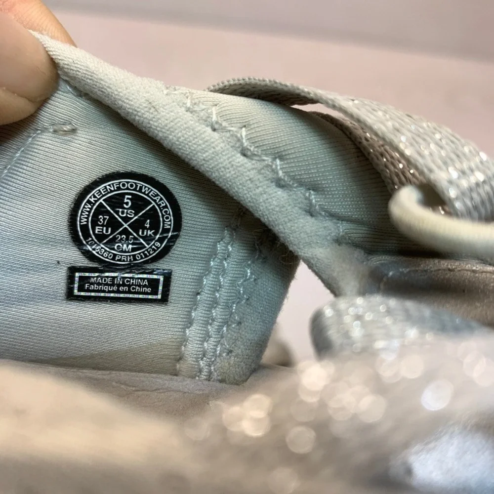 Keen Girls 5 Rose Sandal Metallic Silver Shimmer Hiking Water Shoe 1016360‎